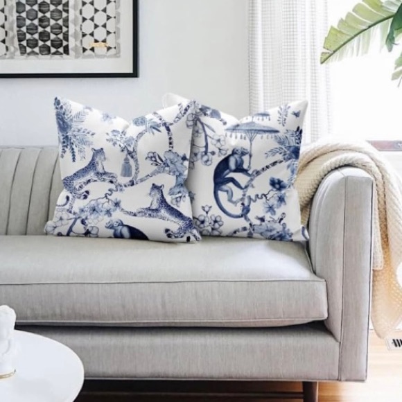 Set of 4 Pillow Covers - Blue Animal and Plant Print 18 x 18 - Picture 4 of 4